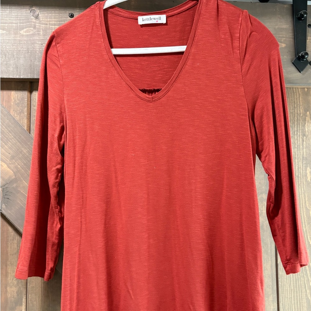 Kettlewell chestnut -neck, loose fit T, 3/4 sleeve. Size medium